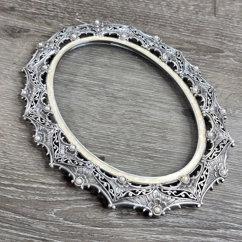 N/A frame cast